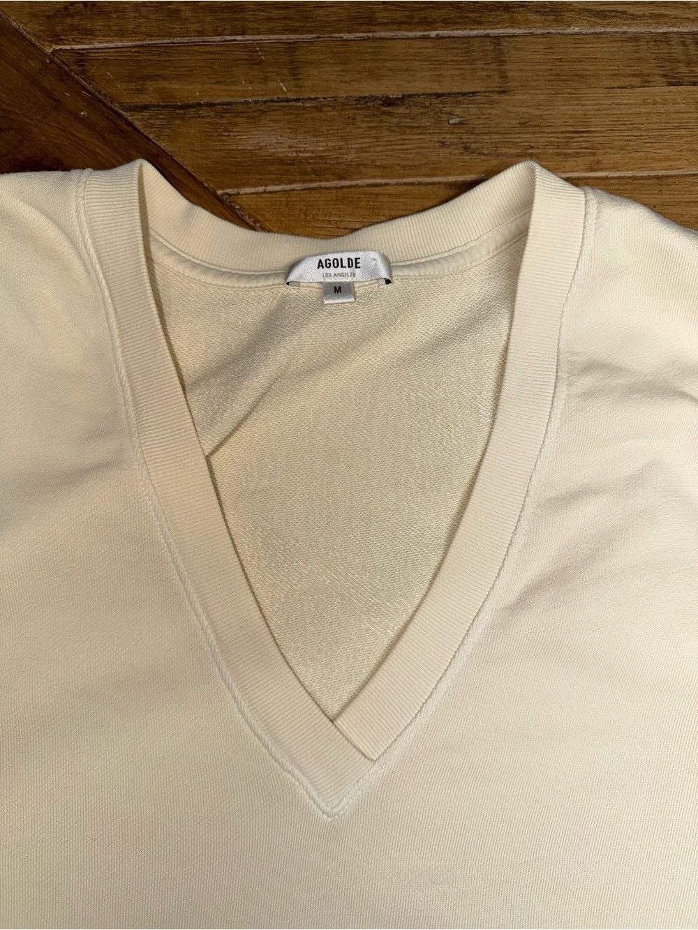 AGOLDE Low V-Neck Sweatshirt Medium Cream Ivory Heavyweight Pullover A7057 - Picture 3 of 14